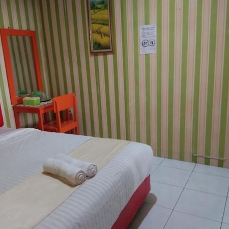 Hotel Krui Syariah Buitenkant foto