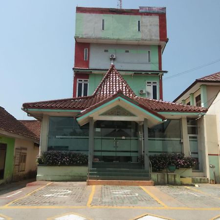 Hotel Krui Syariah Buitenkant foto
