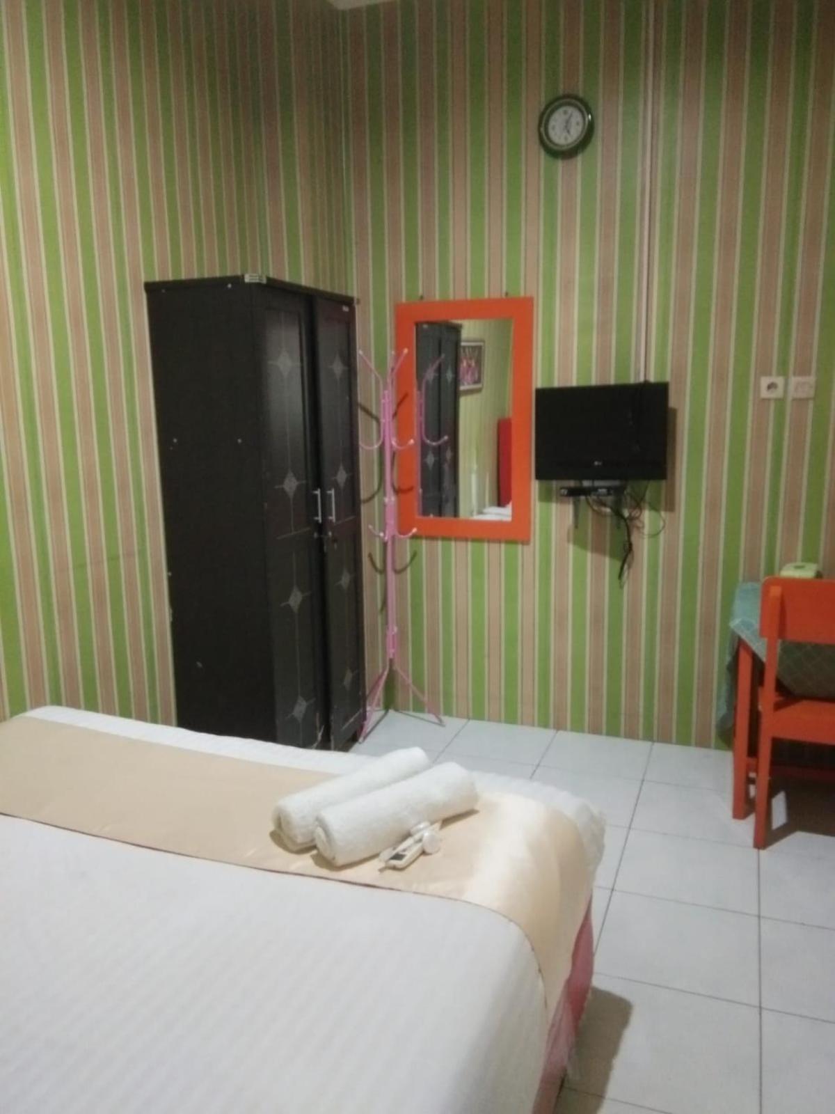 Hotel Krui Syariah Buitenkant foto