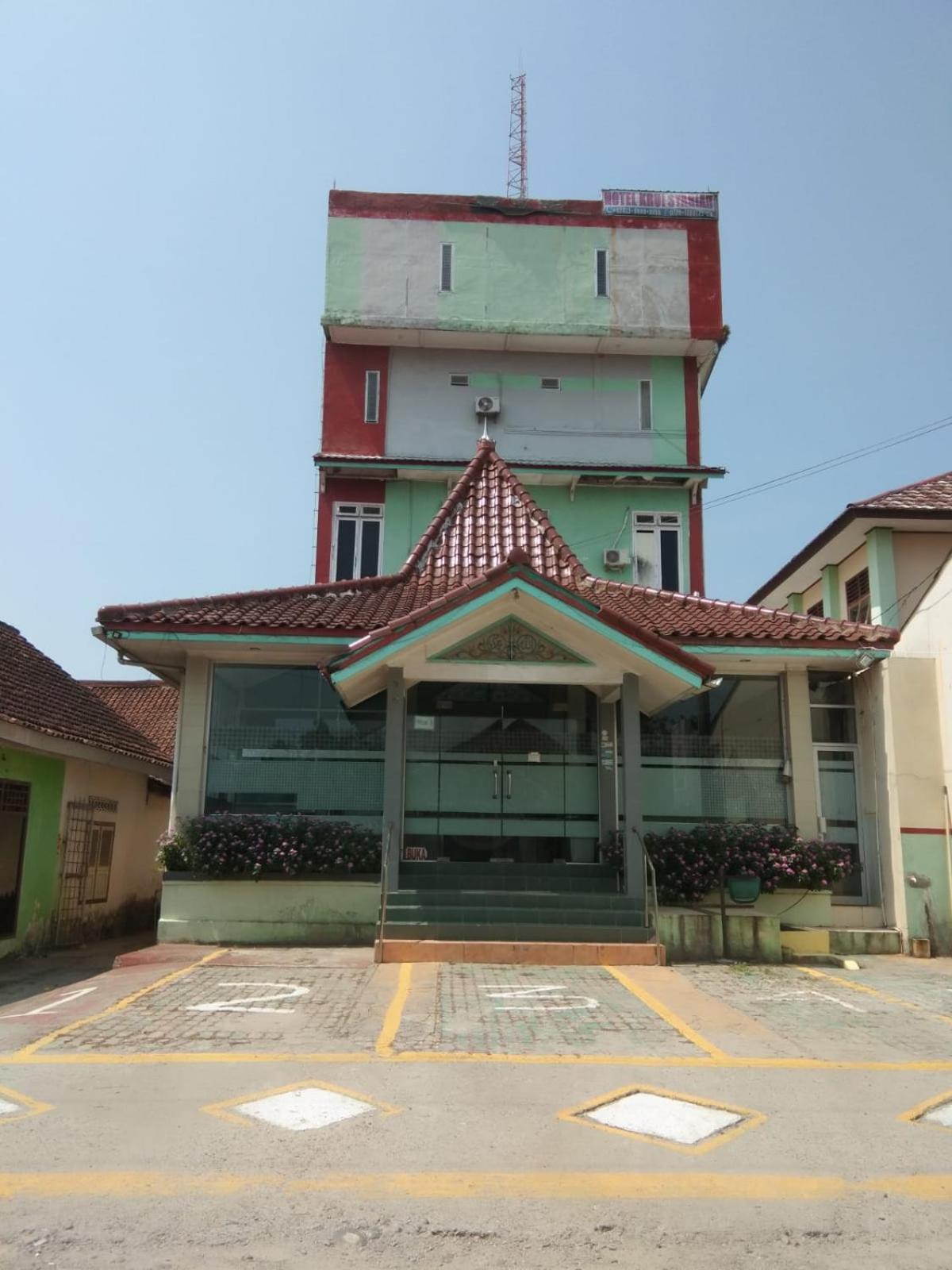 Hotel Krui Syariah Buitenkant foto