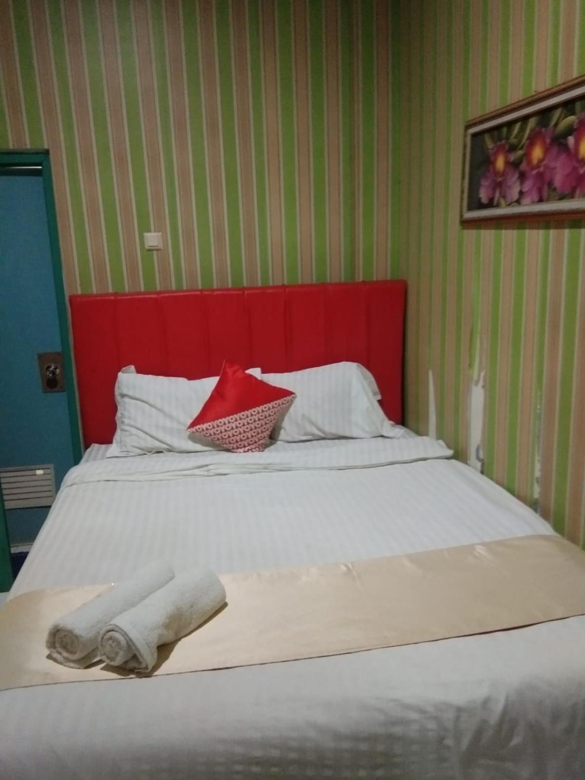 Hotel Krui Syariah Buitenkant foto